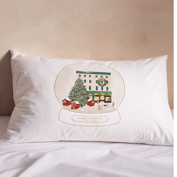 Set of 2 snowglobe printed pillowcases NWT - Picture 1 of 8